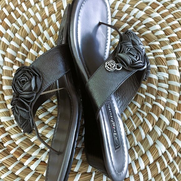 Brighton Laurel Sandals Sz 8 Floral Thong Sandals Pewter Leather - Picture 3 of 6